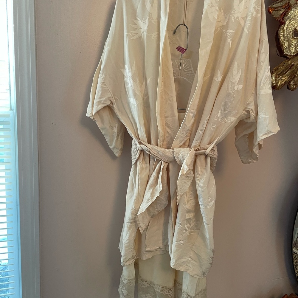 Elegant Cream Patterned Silk Kimono Size M/L